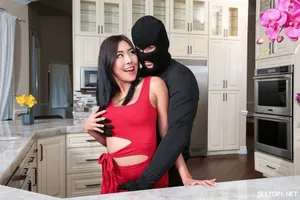 Khi quản lý bỗng dưng quá tốt với bạn thì có nghĩa là ông ta đang nện bà xã bạn