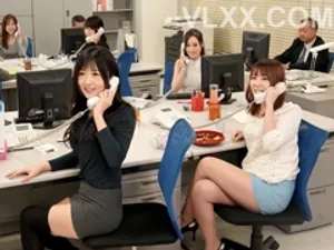 Đang ôn thi đại học mà nhìn chị nứng quá
